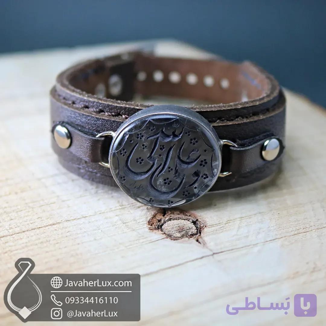 دستبند چرم طبیعی با نگین سنگ دُر حکاکی علی ولی الله _ کد 401037 — تصویر 1