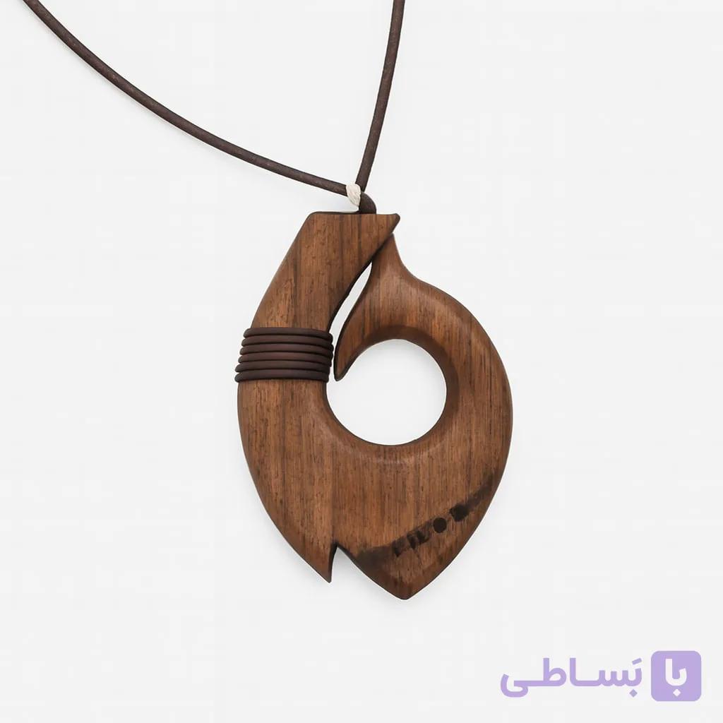 گردنبند قلاب ماهیگیری چوبی طرح هنگام — تصویر 1