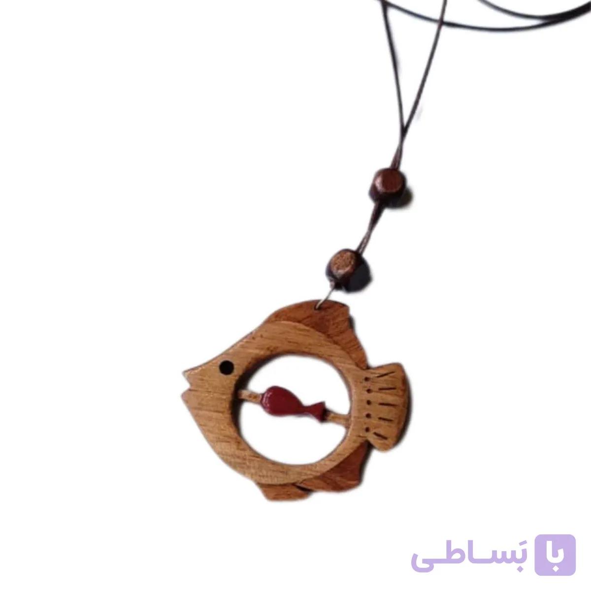 گردنبند طرح ماهی چوب دو رنگ گردو و عناب — تصویر 1