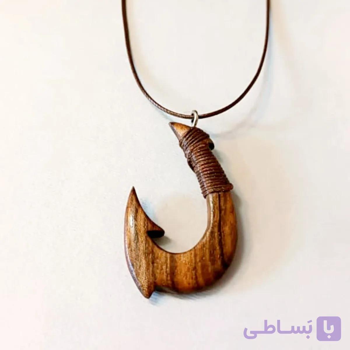 گردنبند قلاب ماهیگیری چوبی طرح هندورابی — تصویر 1
