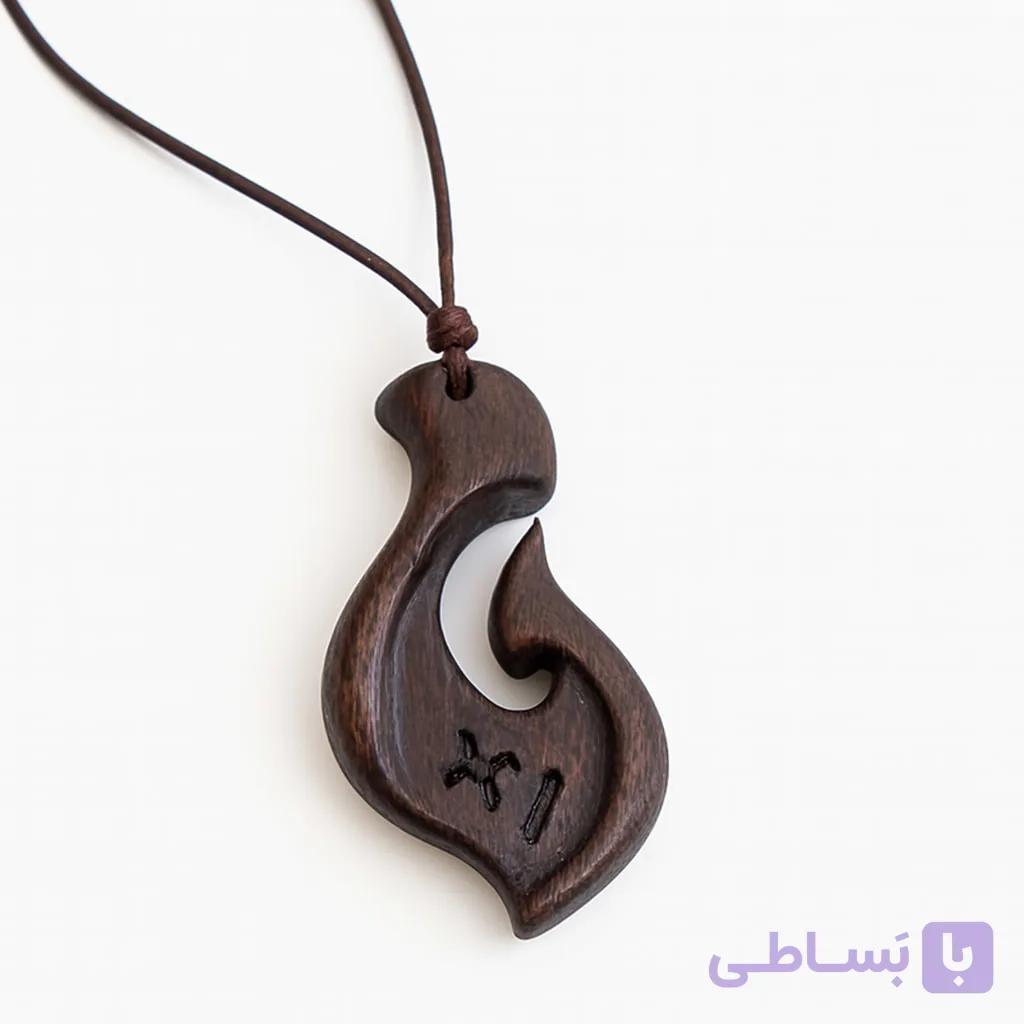 گردنبند قلاب ماهیگیری چوبی طرح ابوموسی — تصویر 1
