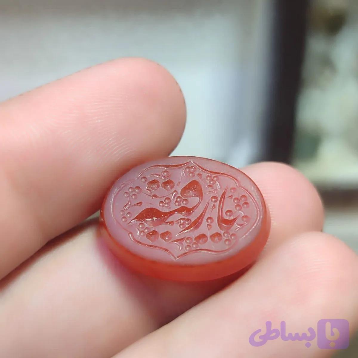 نگین عقیق قرمز حکاکی یارقیه کد 7256 — تصویر 1