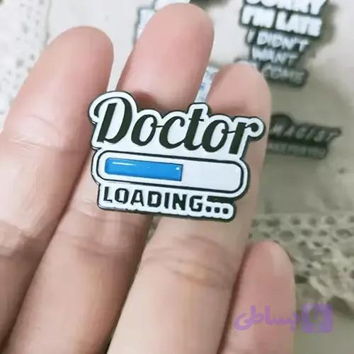 سنجاق سینه Doctor Loading