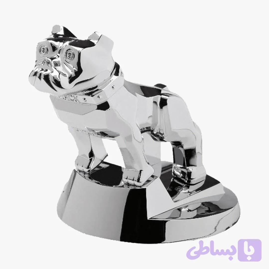 سگ روی کاپوت ماک سربی