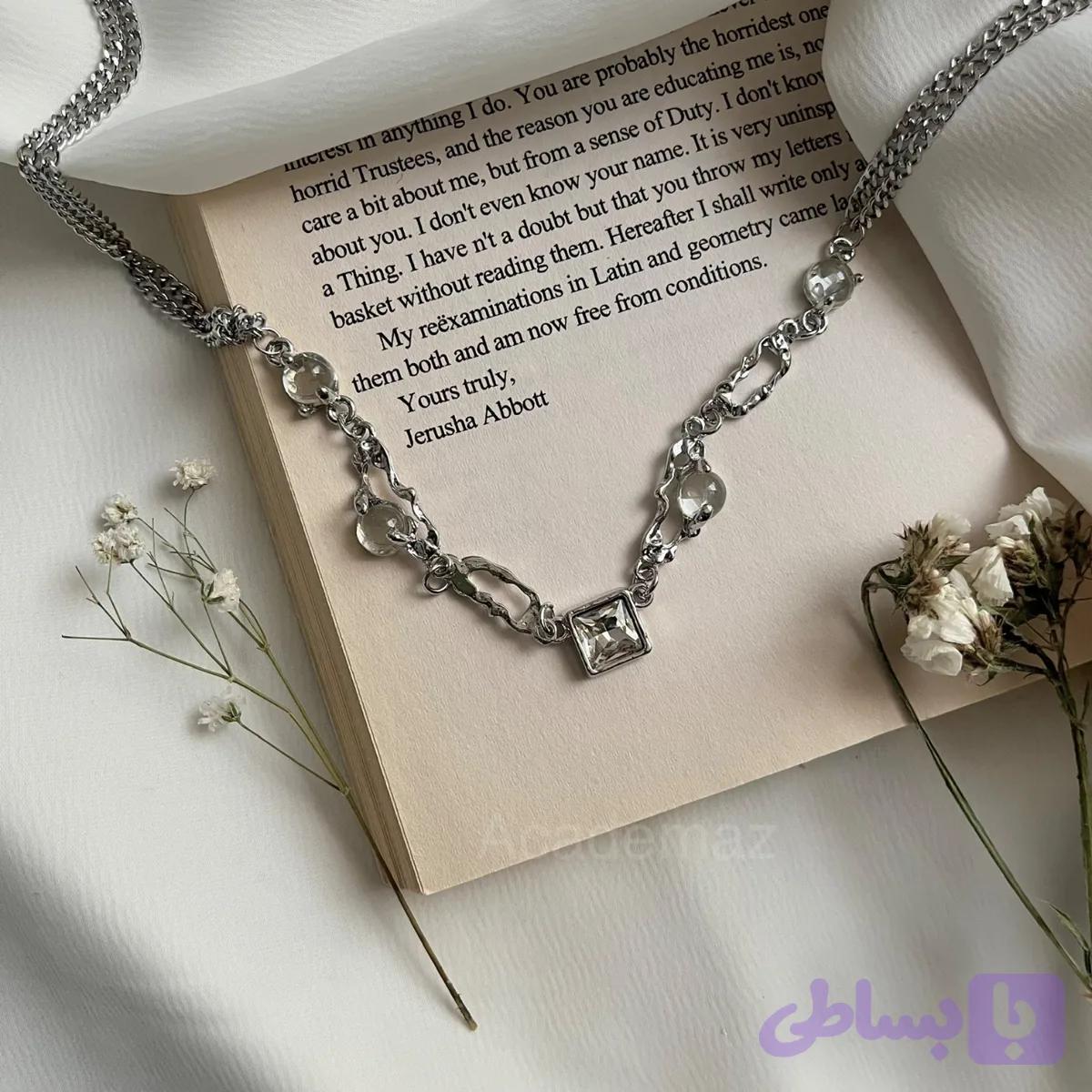 گردنبند سنگی سفید