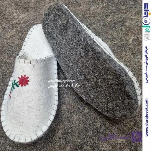 دمپایی نمدی جلوبسته دست‌دوز زنانه — تصویر 1