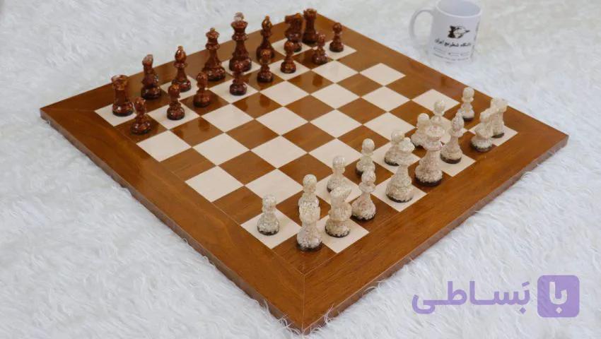 صفحه شطرنج چوبی و مهره رزین
