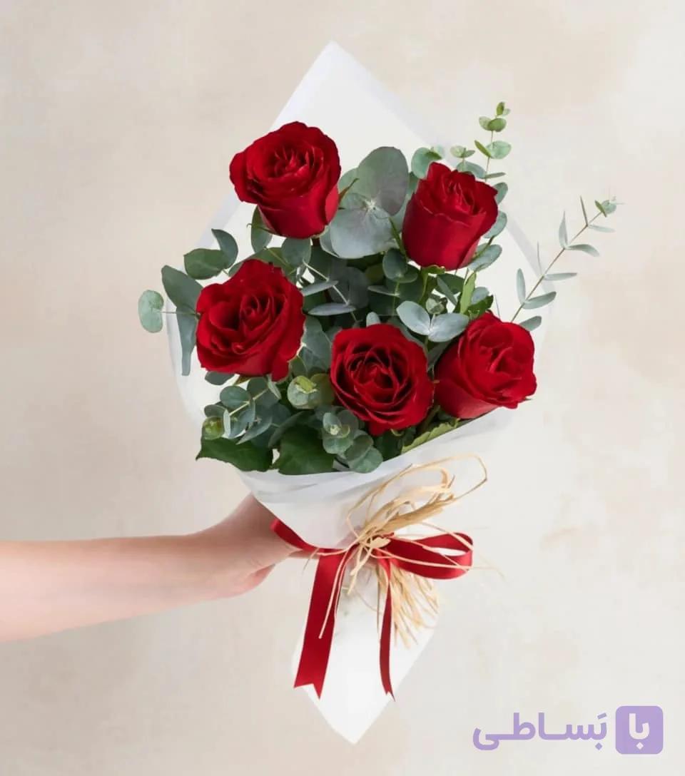دسته گل ۵ شاخه رز قرمز کد137 (ترکیه) — تصویر 1