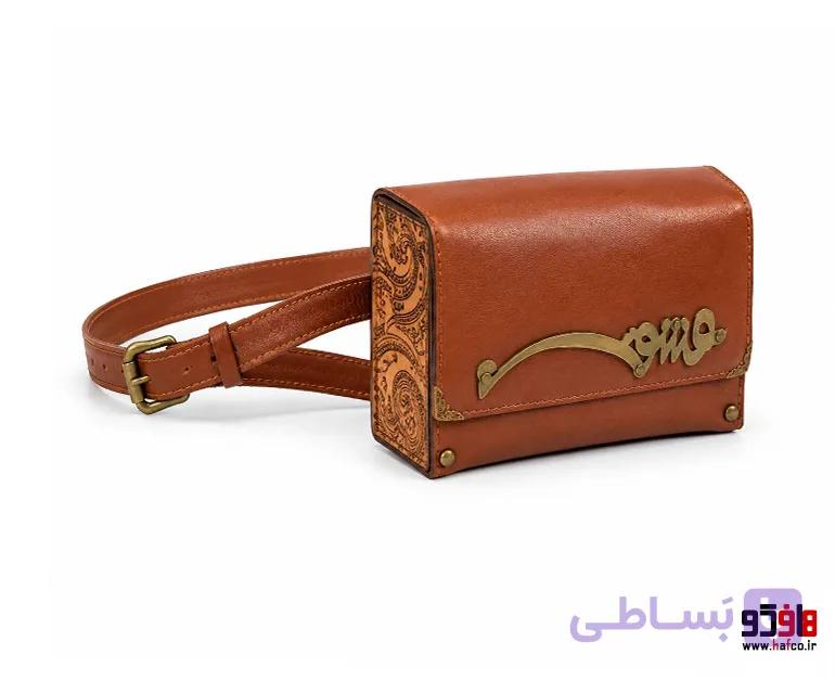 کیف کمری چرم قهوه ای و چوب پیشکش مدل عشق — تصویر 1