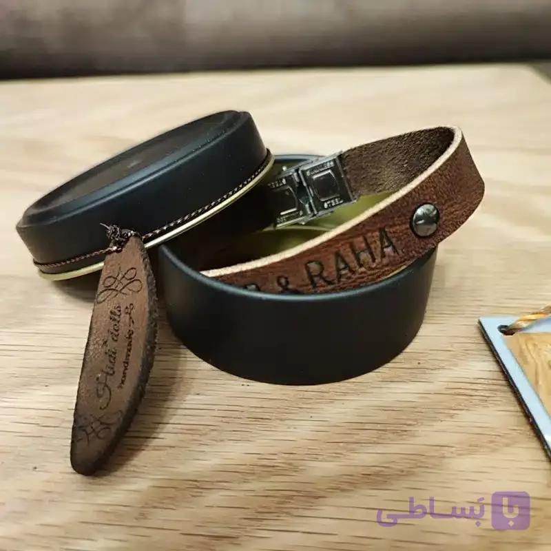 دستبند چرم طبیعی با حک اسم دلخواه | قفل استیل ساعتی و چرم ۱۰۰٪ طبیعی — تصویر 1