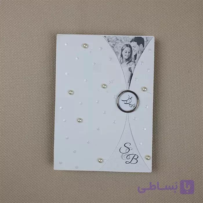 کارت عروسی مروارید دار گلاسه سفید کد 6365 — تصویر 1
