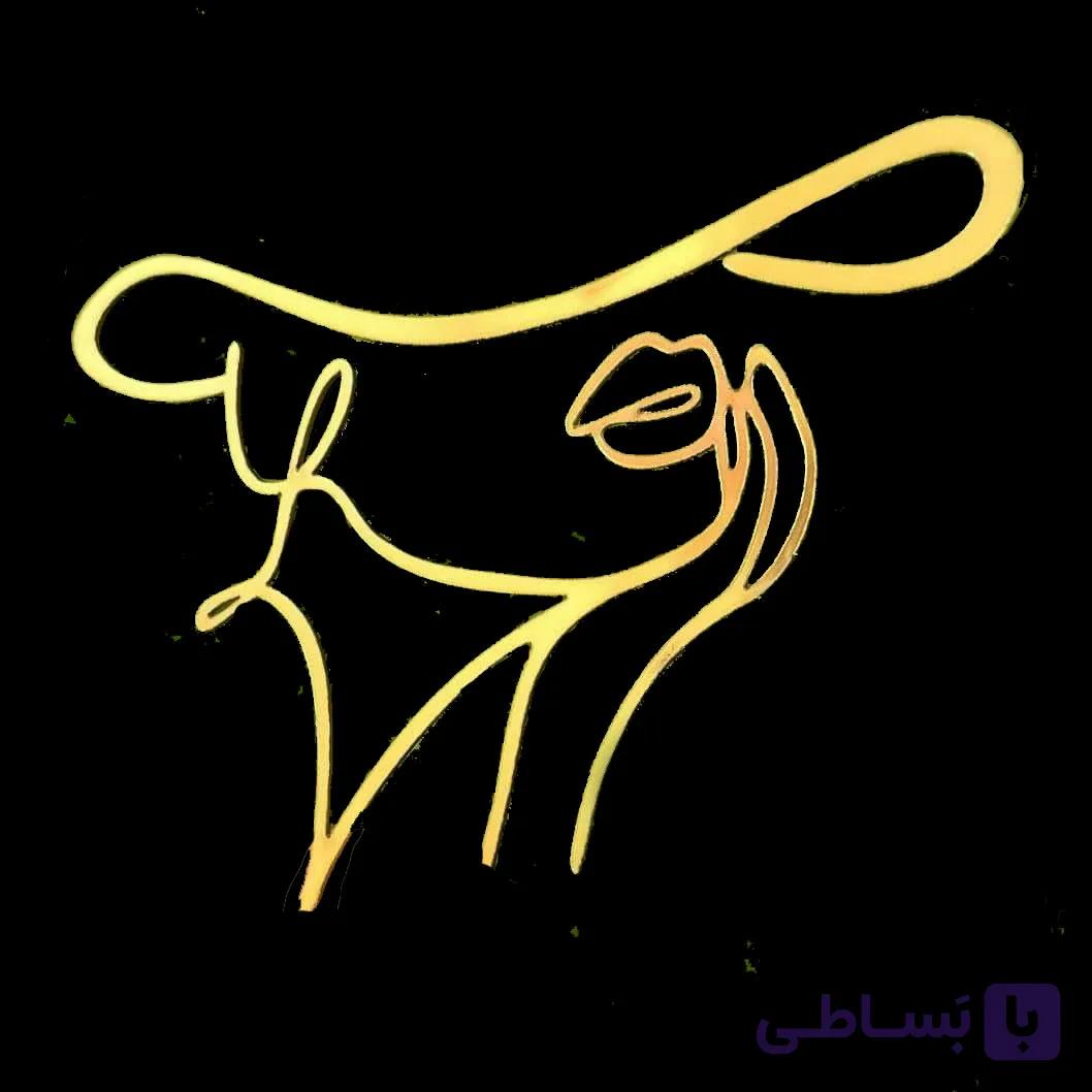 تاپر چهره زن کلاه دار — تصویر 1