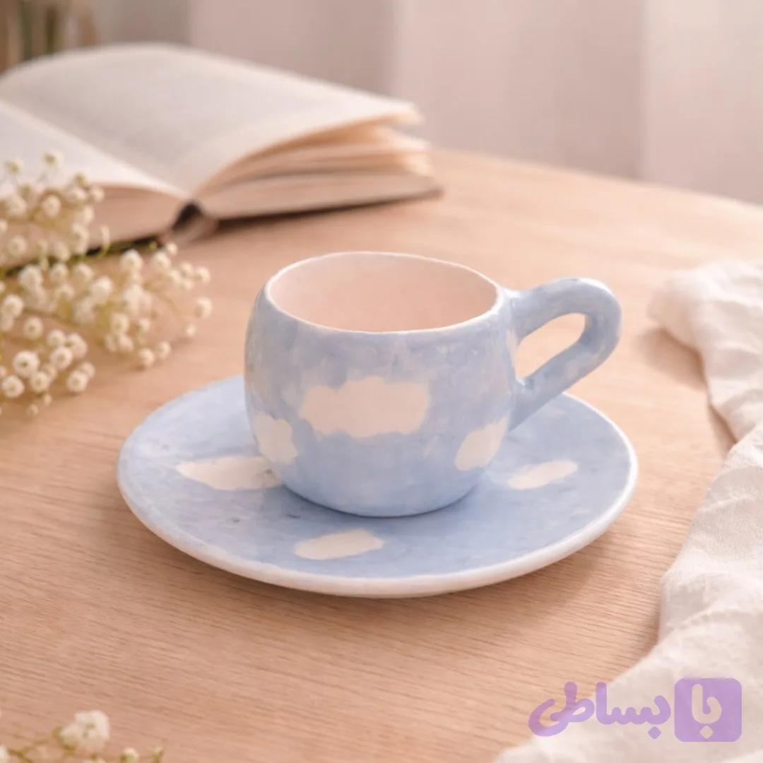 ماگ و زیر ماگی آسمان ابری