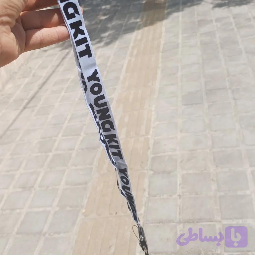 بند آویز سفید طرح YOUNG KIT با قلاب فلزی — تصویر 1