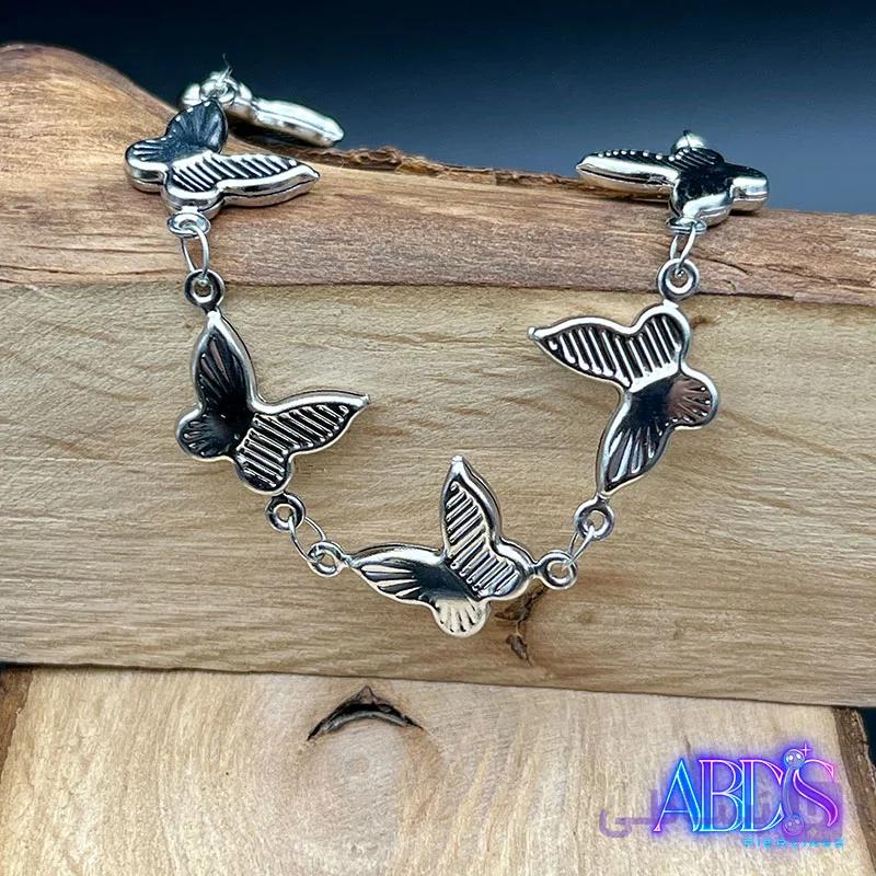دستبند طرح پروانه فانتزی نقره‌ای با آبکاری باکیفیت و زنجیر رگلاژ🦋 — تصویر 1