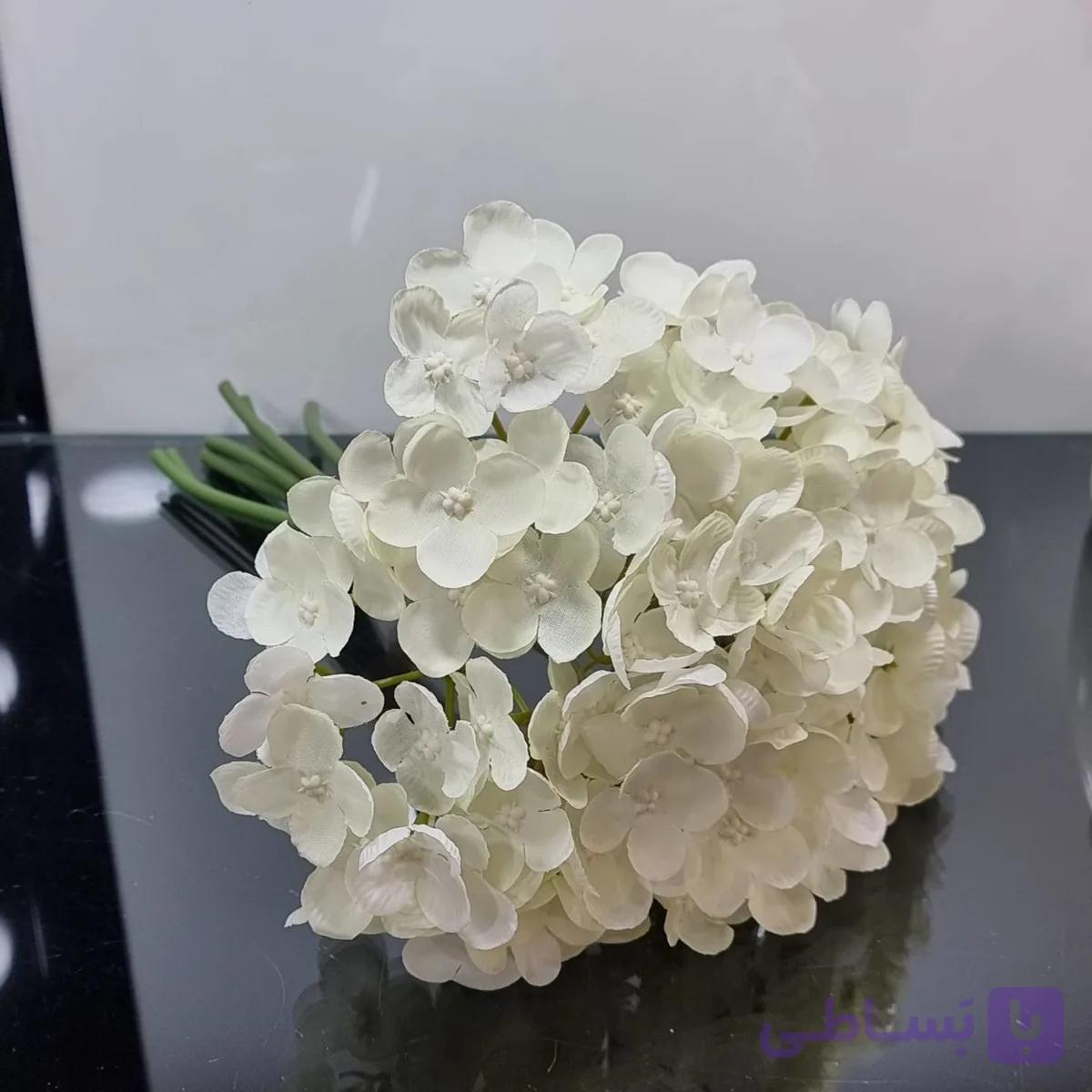 لوستر 9 شاخه مدرن ارتانزا رنگ سفید – طراحی شیک و مینیمال — تصویر 1