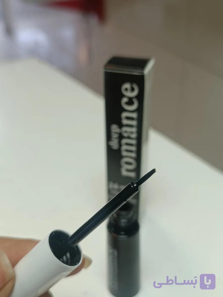 خط چشم مویی رنگ: مشکی کاربنیDeep Romance Eyeliner