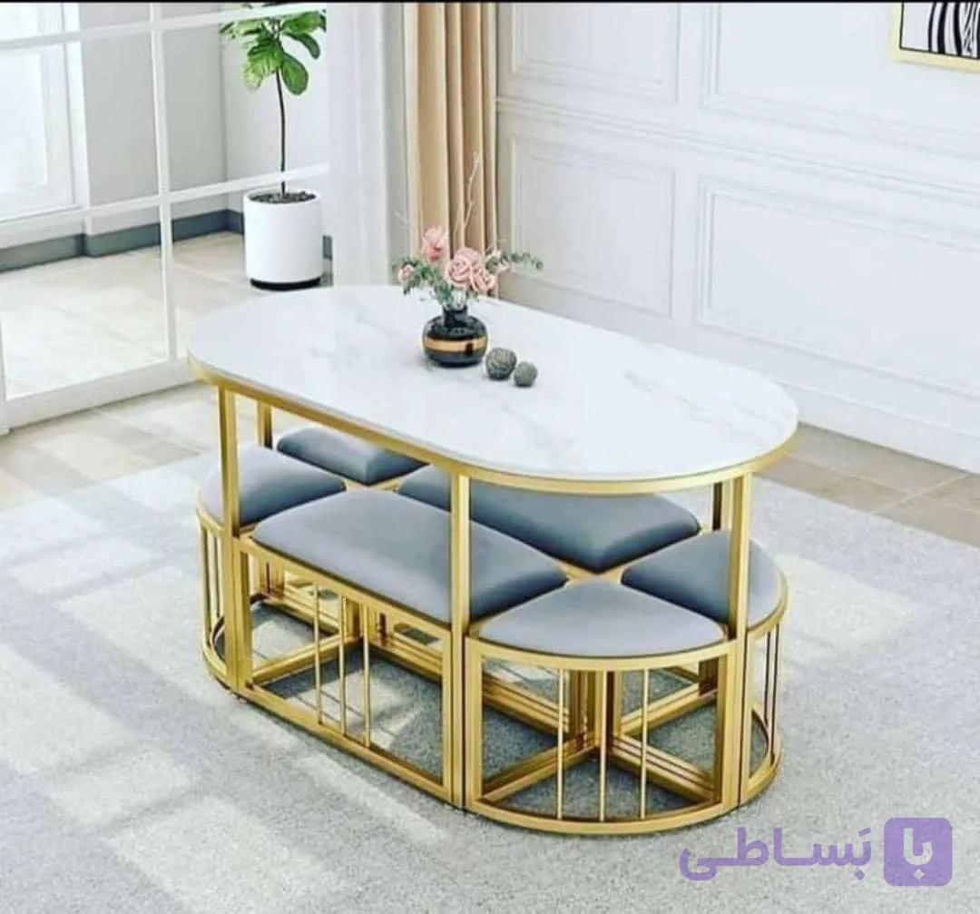 میز ناهارخوری مدرن با چهار صندلی جمع‌شونده – طراحی طلایی و سفید