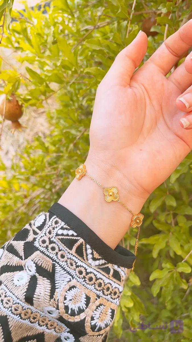 دستبند ونکلیف طلایی رنگ ثابت دارای بند اضافه برای تنظیم