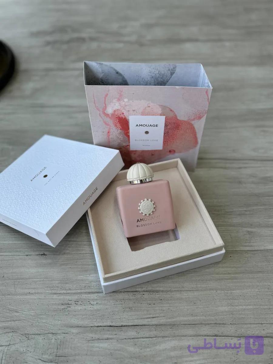 عطر زنانه AMOUAGE Blossom Love با طرح زیبا – خرید آنلاین — تصویر 1