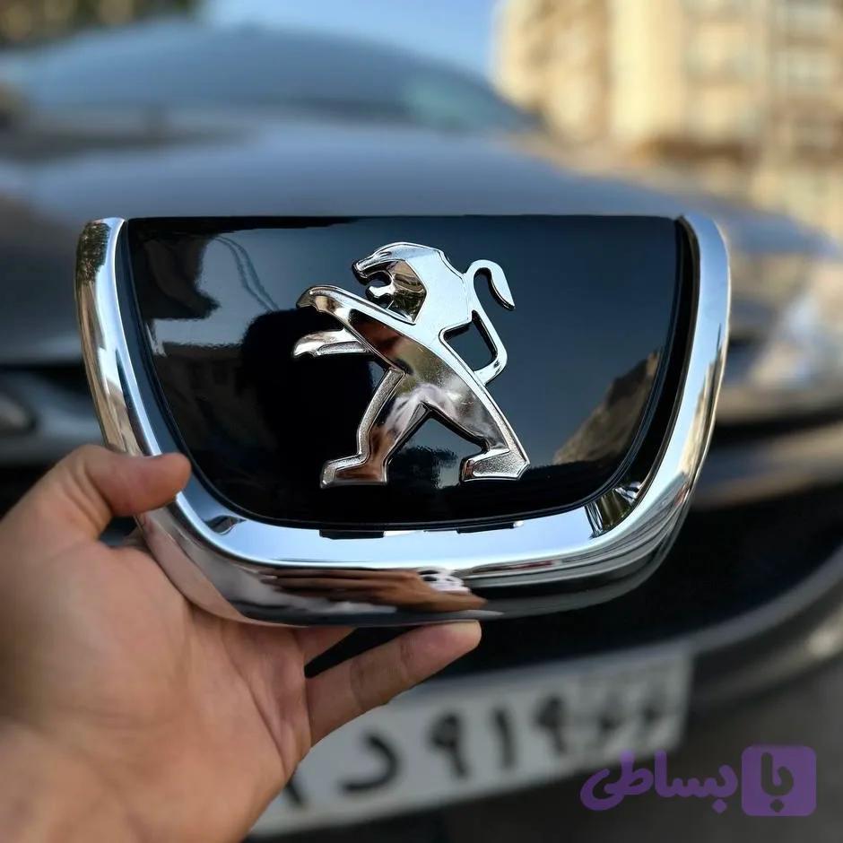 آرم جلو پنجره سه بعدی پژو ۲۰۷ — تصویر 1