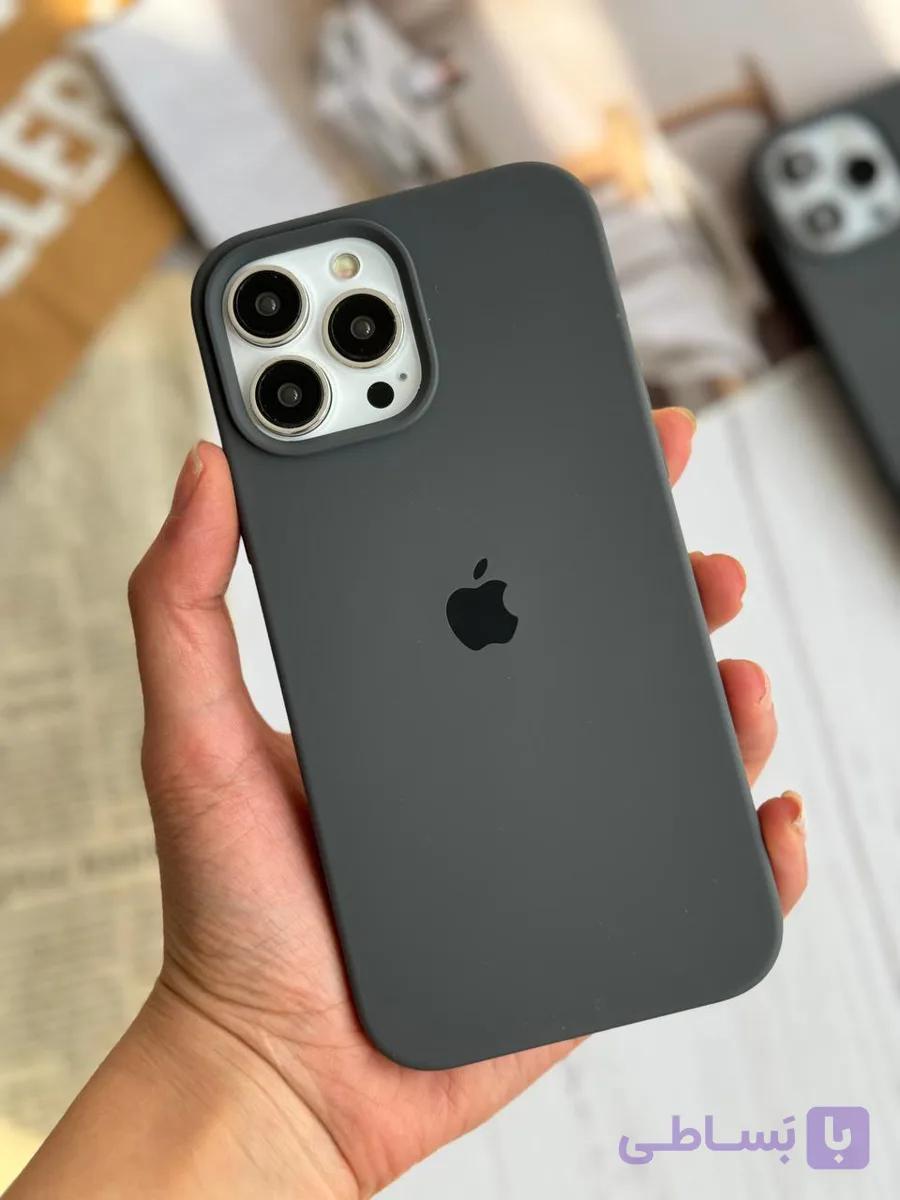 قاب موبایل آیفون سیلیکون اورجینال داخل جیر پایین بسته — تصویر 1