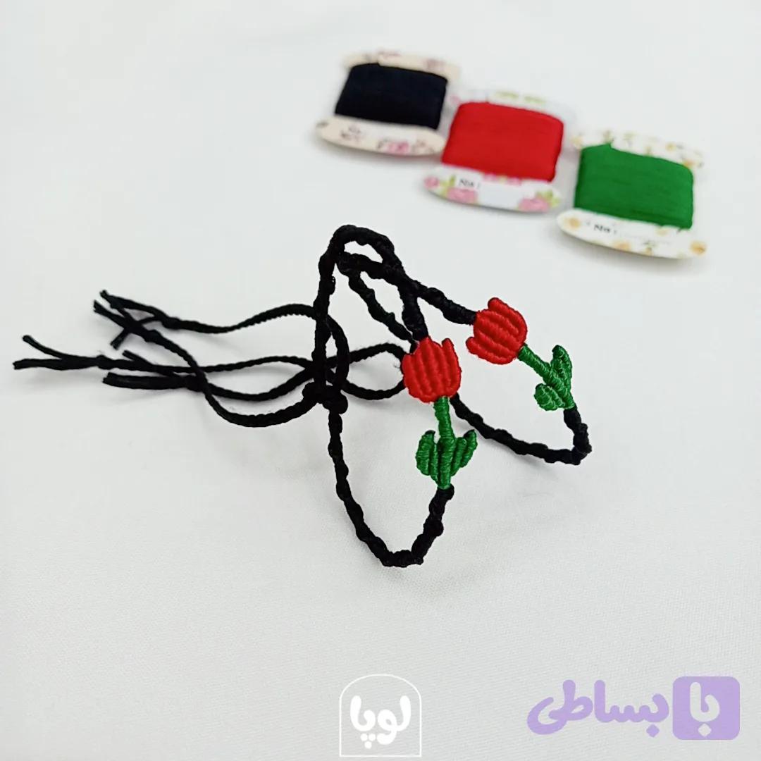 دستبند دستبافت میکرومکرومه طرح گل لاله رنگ مشکی