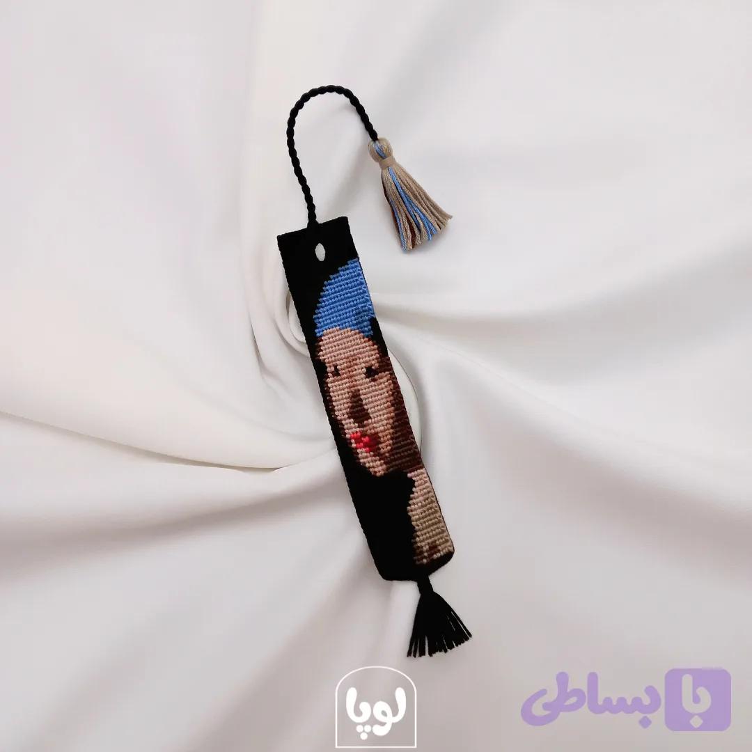 نشانگر کتاب دستبافت طرح دختری با گوشواره مرواریدی