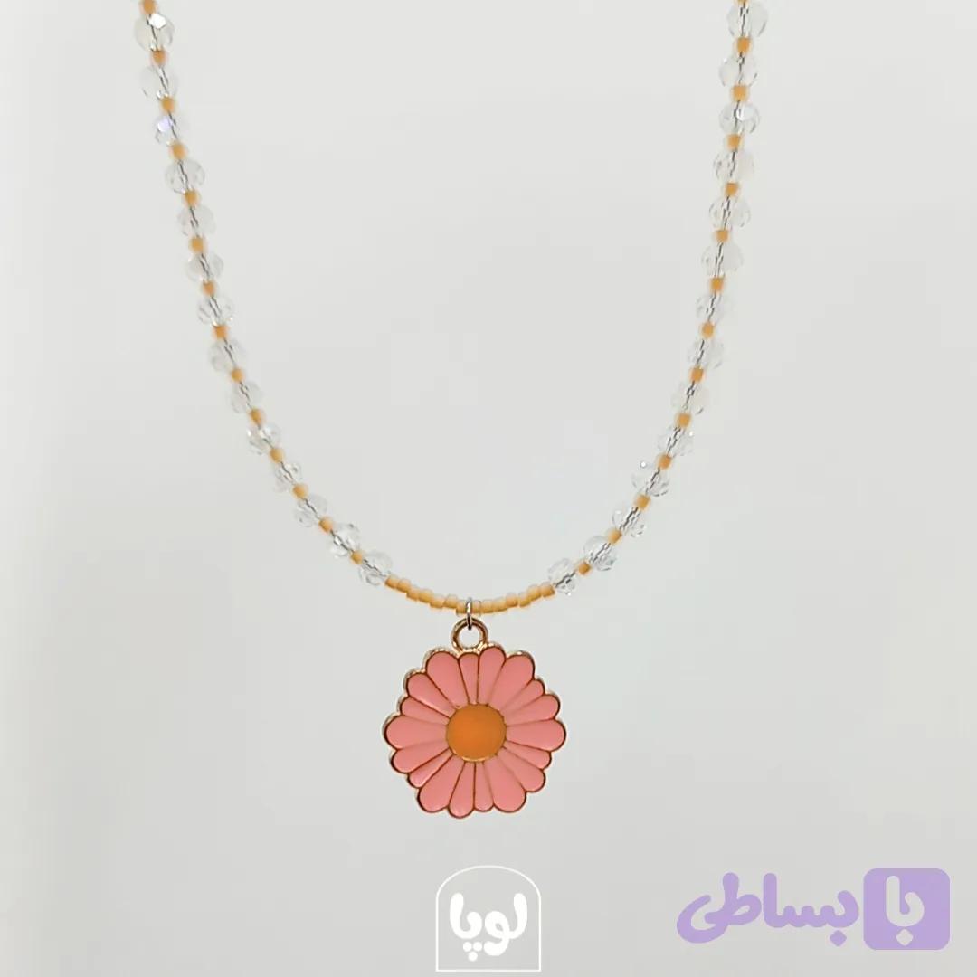 گردنبند بابونه صورتی دستساز با کریستال و منجوق