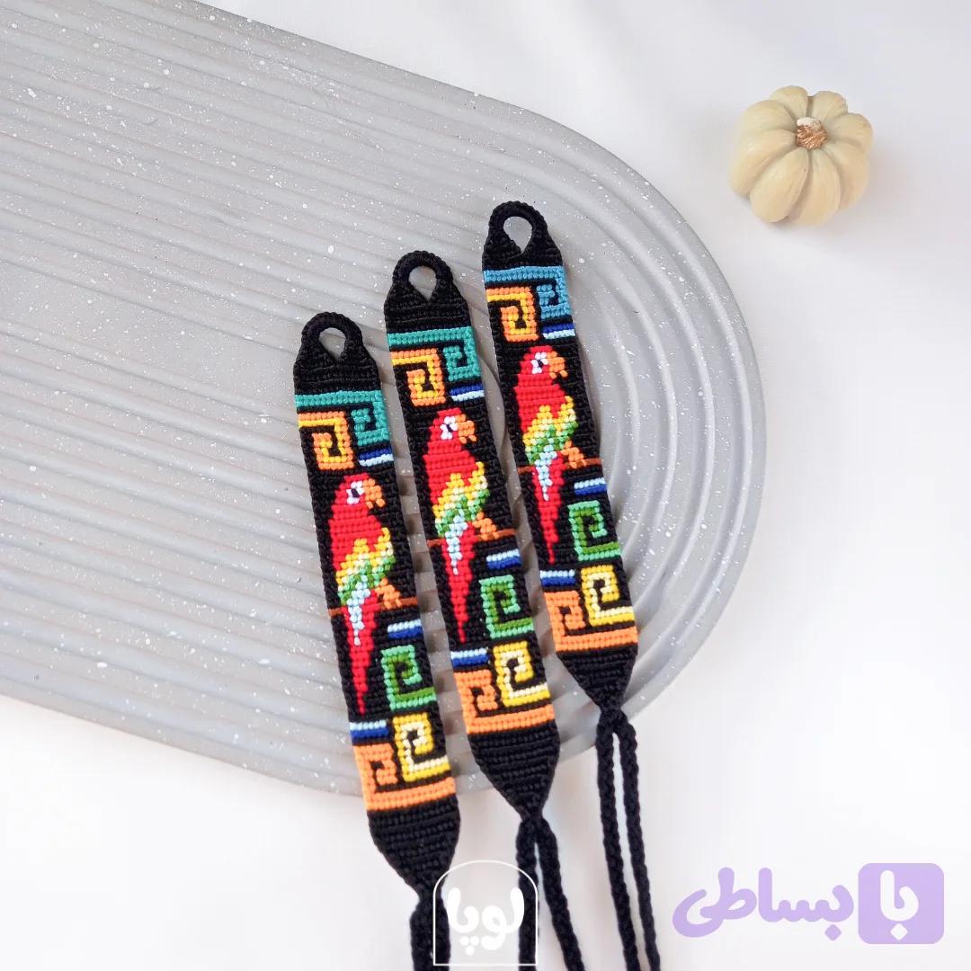 دستبند دوستی طرح طوطی زمینه مشکی