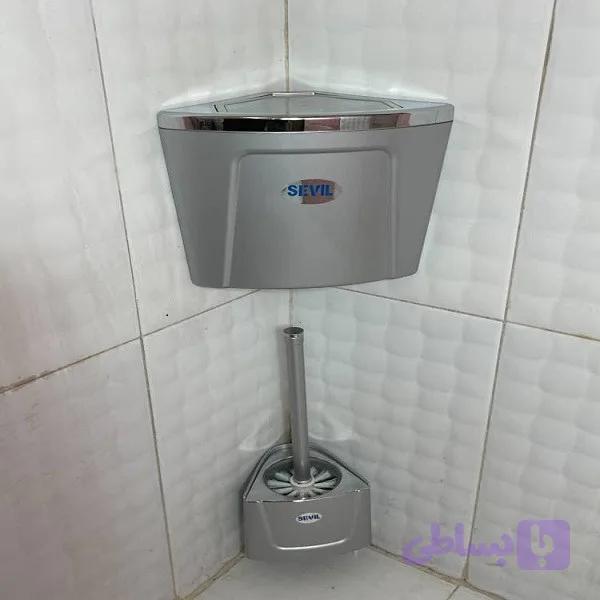 سطل و فرچه دیواری
