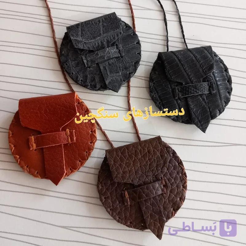 جای دعا چرم طبیعی کیف گردنی جای حرز کیف دعا چرم دست دوز (قطر 5 سانتیمتر )