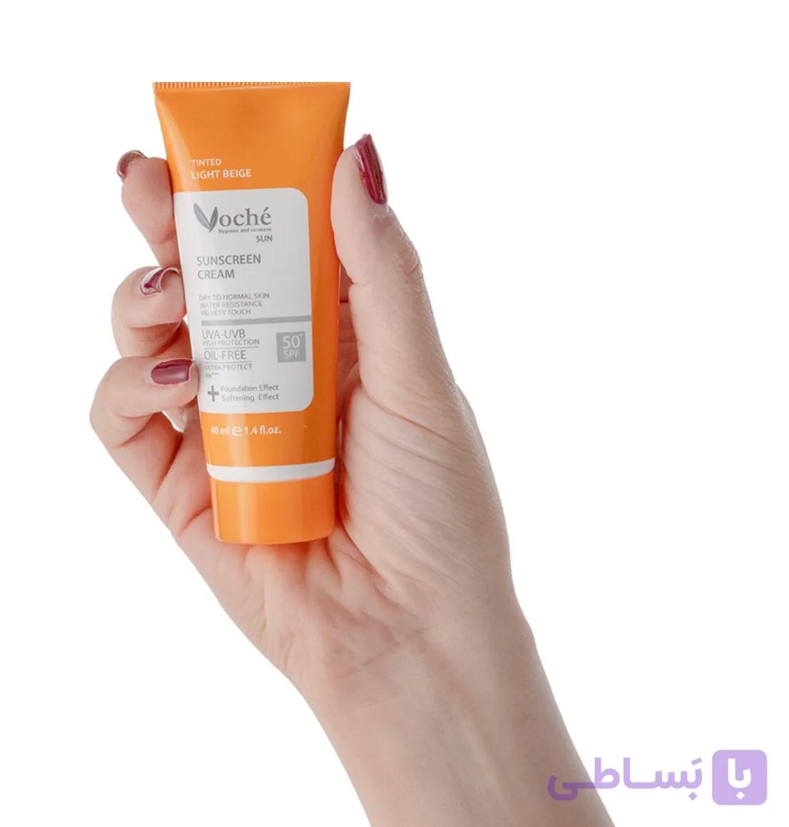 ضد آفتاب بژ روشن فاقد چربی برای پوست های خشک تا نرمال spf 50