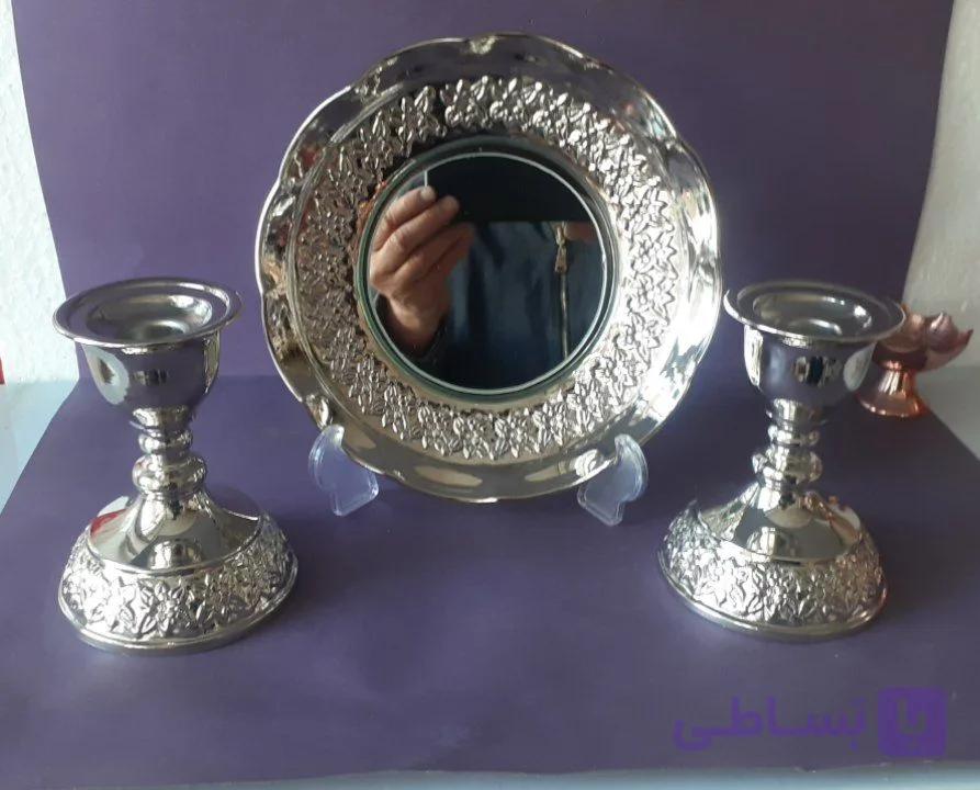 آینه و شمعدان مسی رز کروم گل برجسته قطر اینه کالا 21 ارتفاع شعمدان 12 و نیم در مس زنجان نمونه