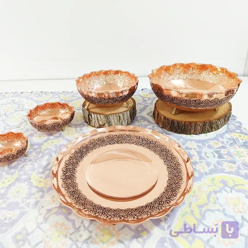 ست 4 تیکه پذیرایی مسی سیاه قلم گل برجسته سه پایه