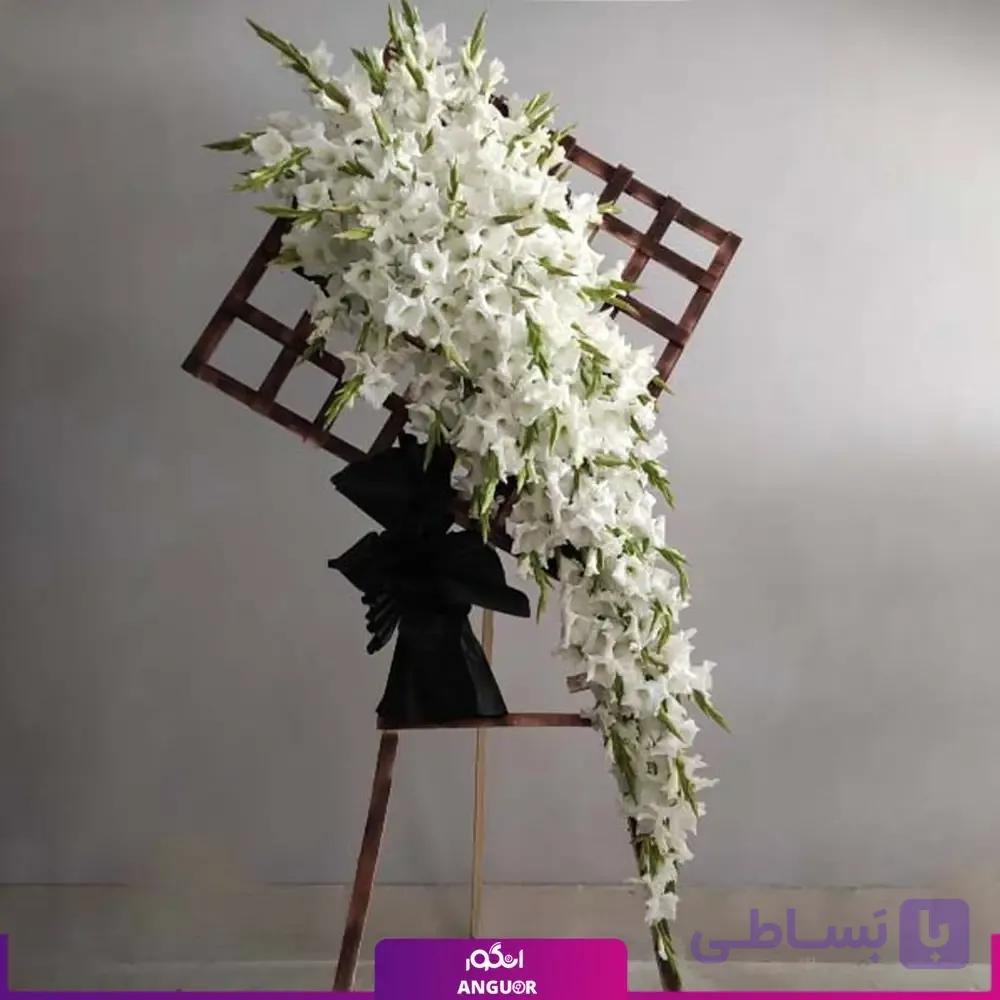 تاج گل ترحیم سپیدی شکوفه‌های گلایول — تصویر 1