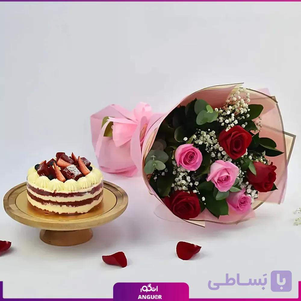 دسته گل رز قرمز و صورتی به همراه کیک قرمز — تصویر 1