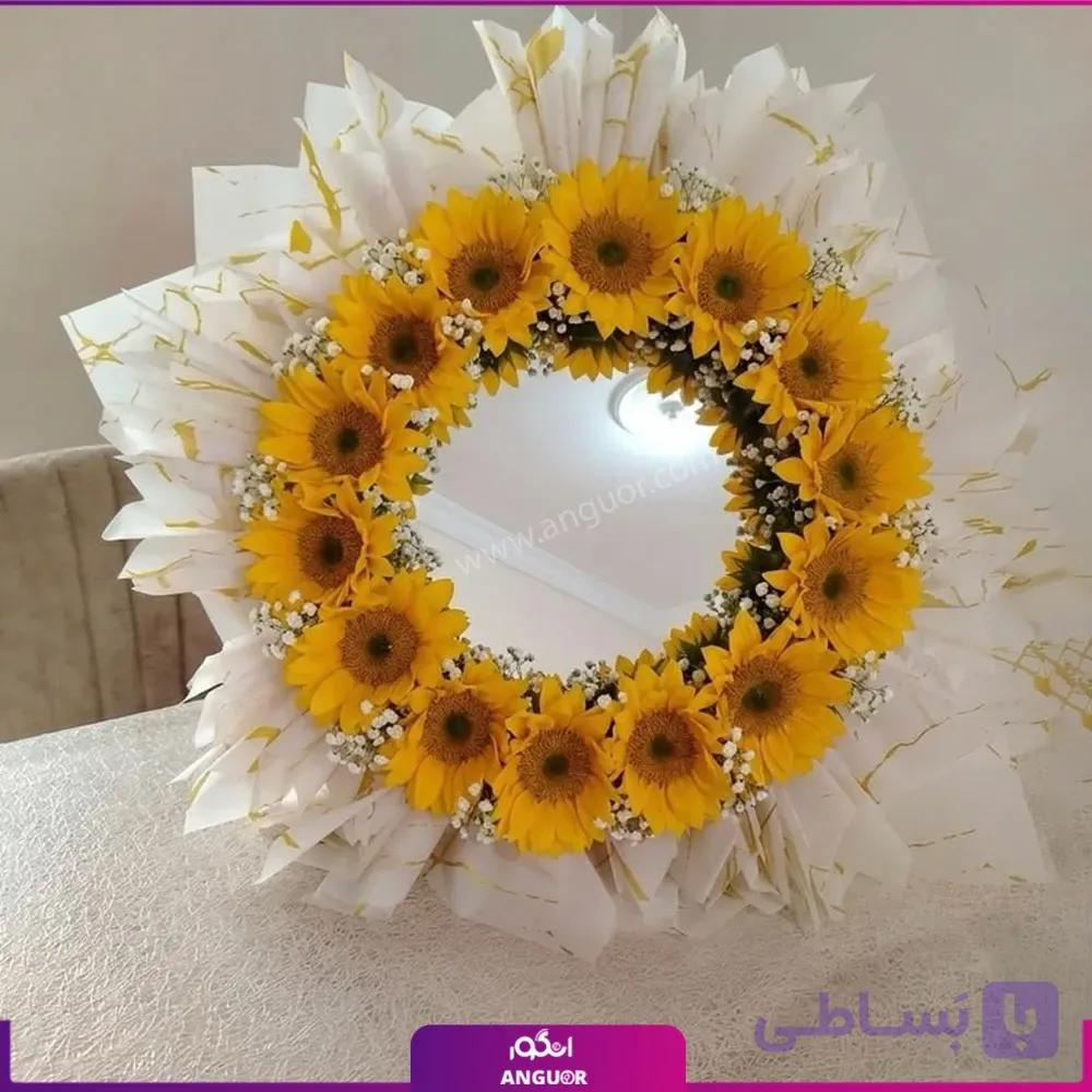 دسته گل آفتابگردان و آیینه