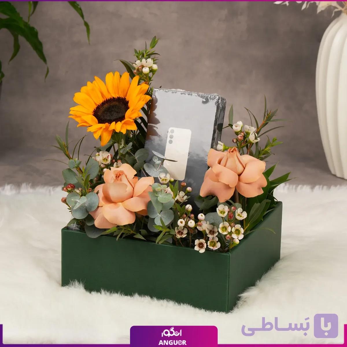 باکس گل با هدیه (گوشی موبایل سامسونگ مدل Galaxy S24 Plus) — تصویر 1