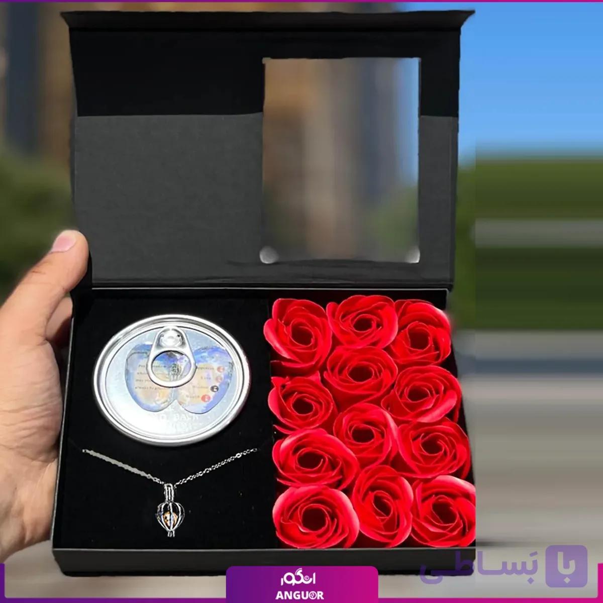 باکس درخت عشق با گل رز قرمز