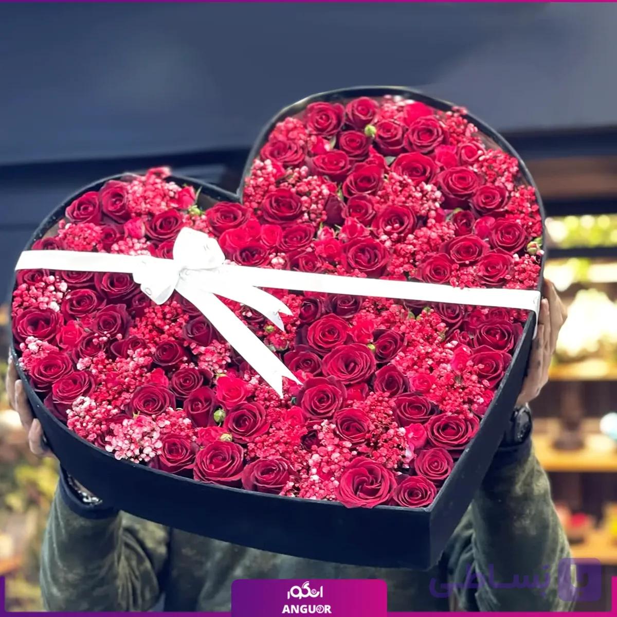باکس گل قلب عاشق 80 شاخه ای رز و گل عروس