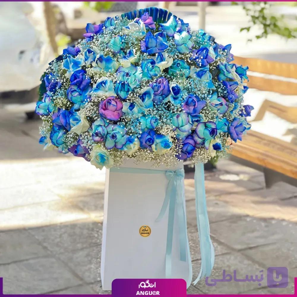 باکس گل لاکچری 70 شاخه رز آبی
