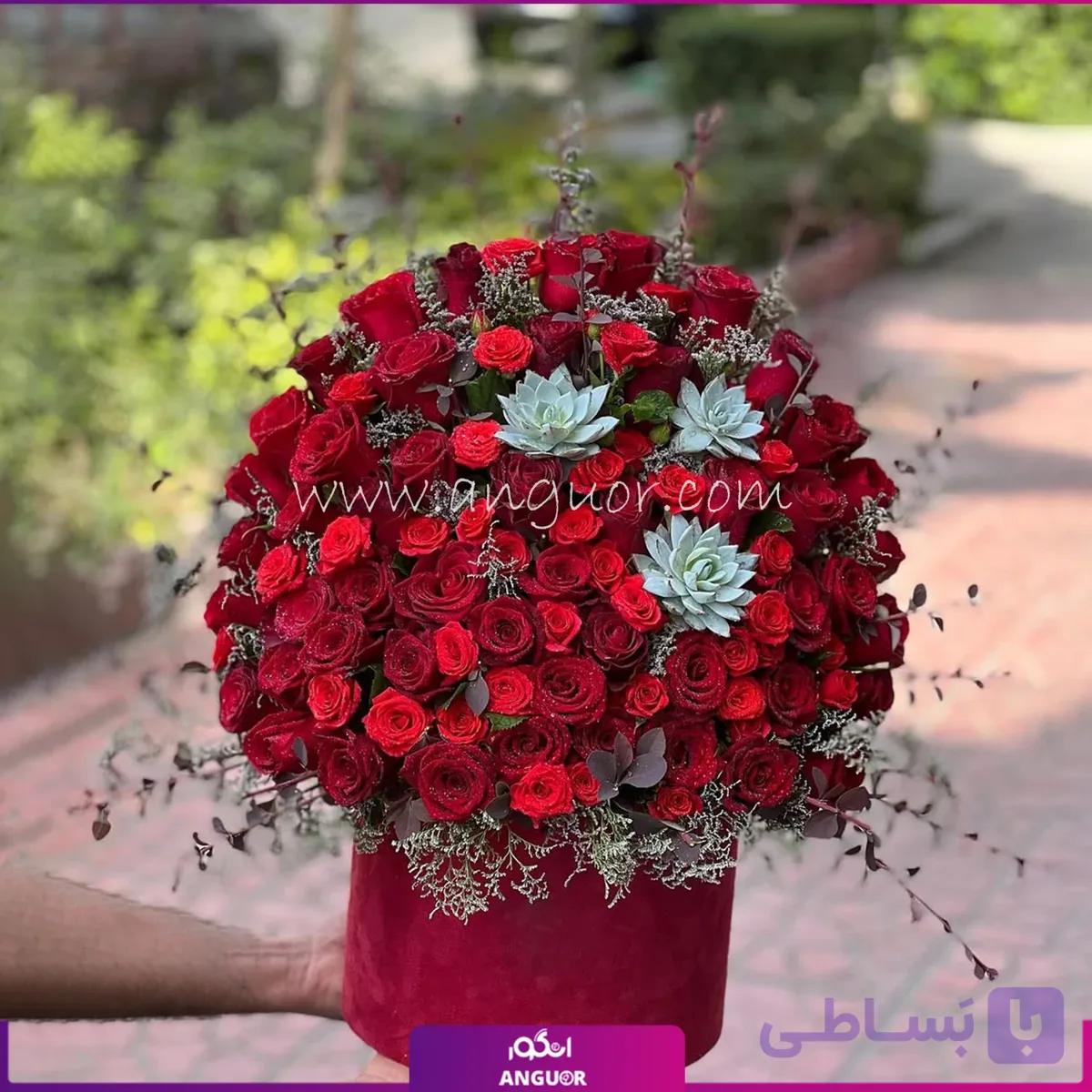 80 شاخه گل رز قرمز در باکس گل عاشقانه