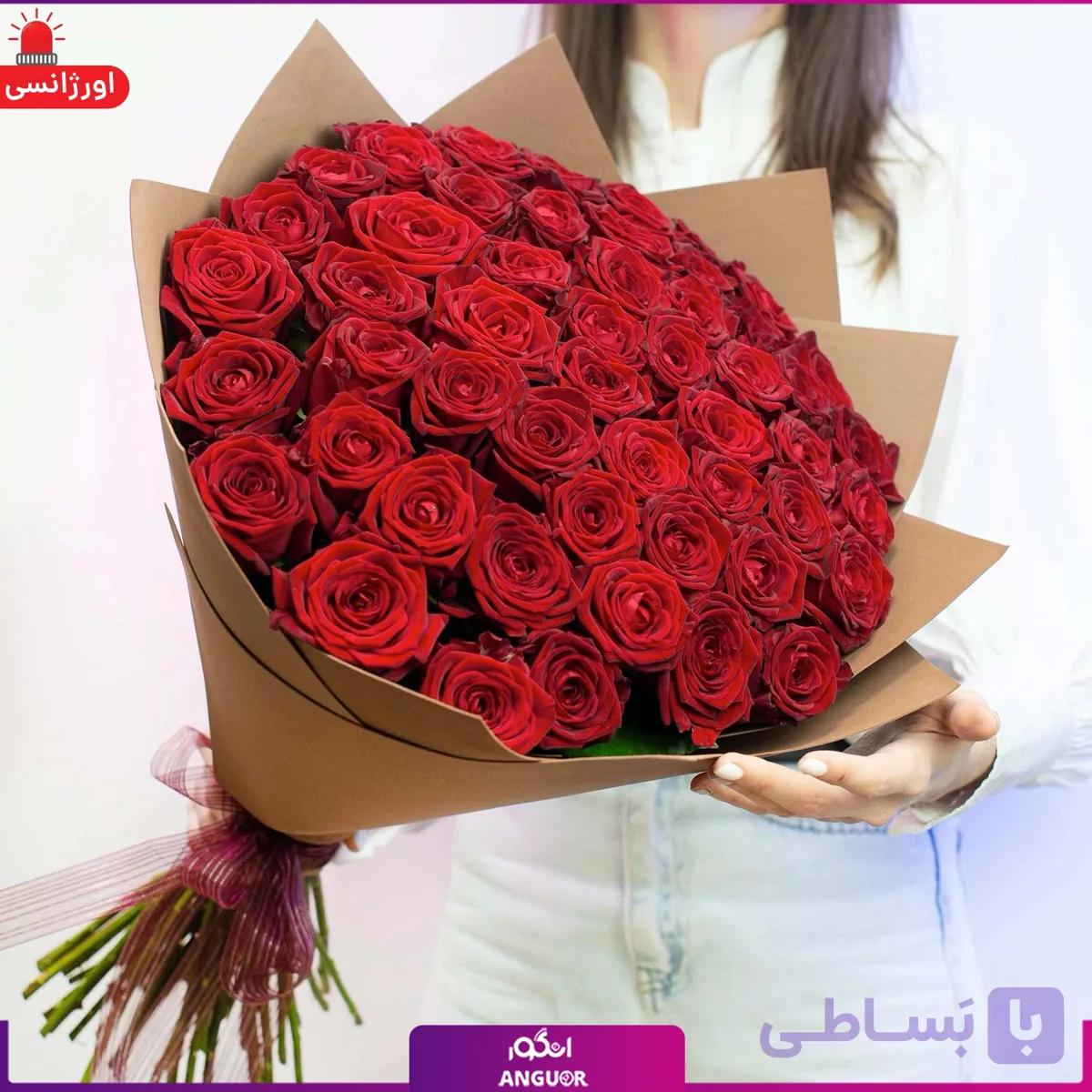 دسته گل رز سفید و قرمز (55 شاخه)