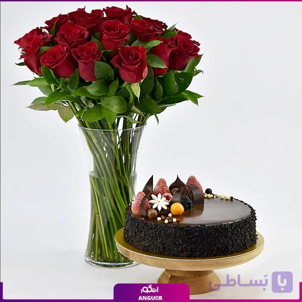 دسته گل رز قرمز تک شاخه به همراه کیک — تصویر 1