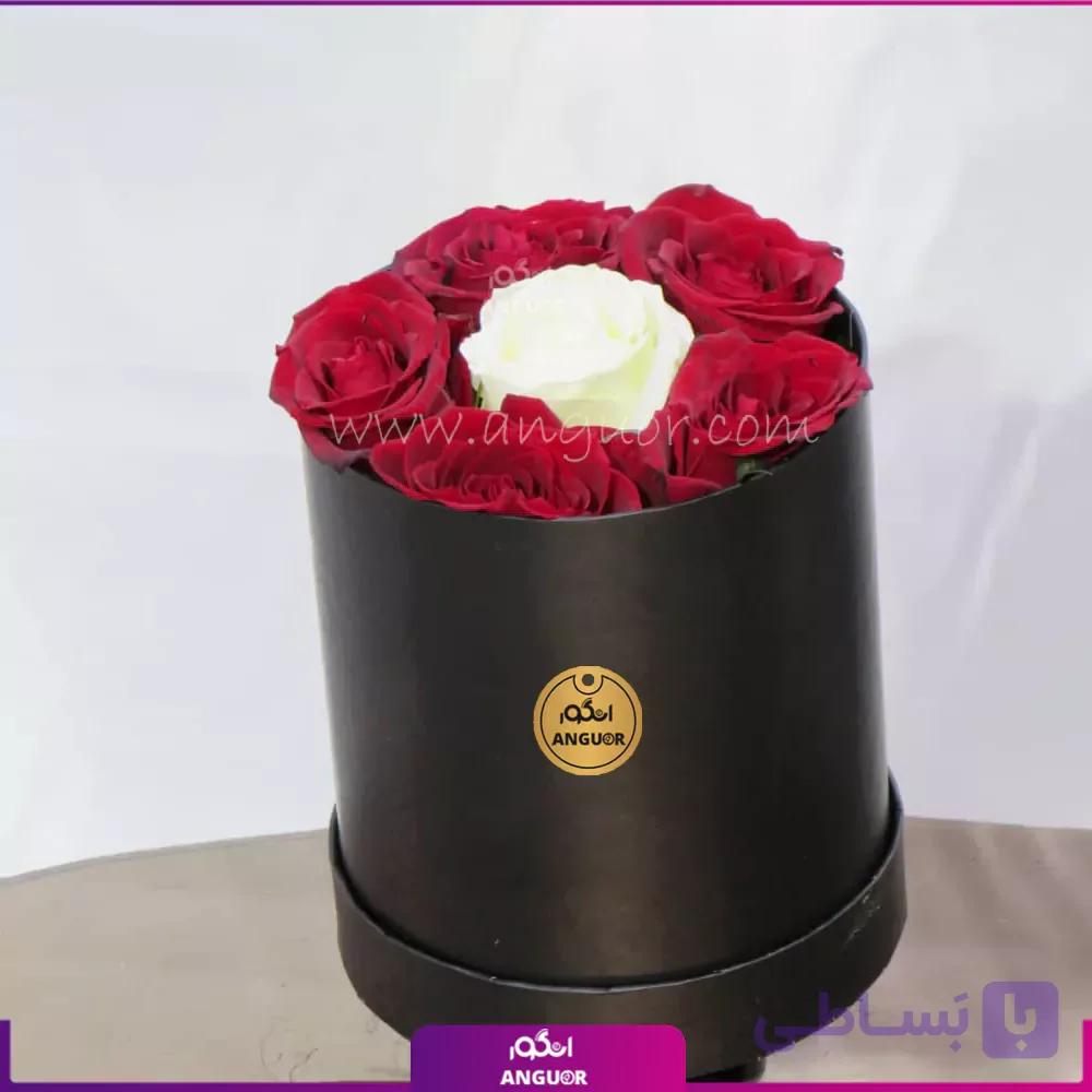باکس گل رز قرمز کوچک سه شاخه عاشقانه