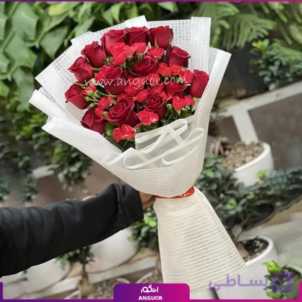 دسته گل ساده و شیک با گل رز — تصویر 1