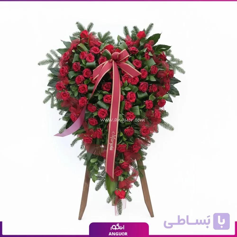 پایه گل قلبی شکل با رز قرمز