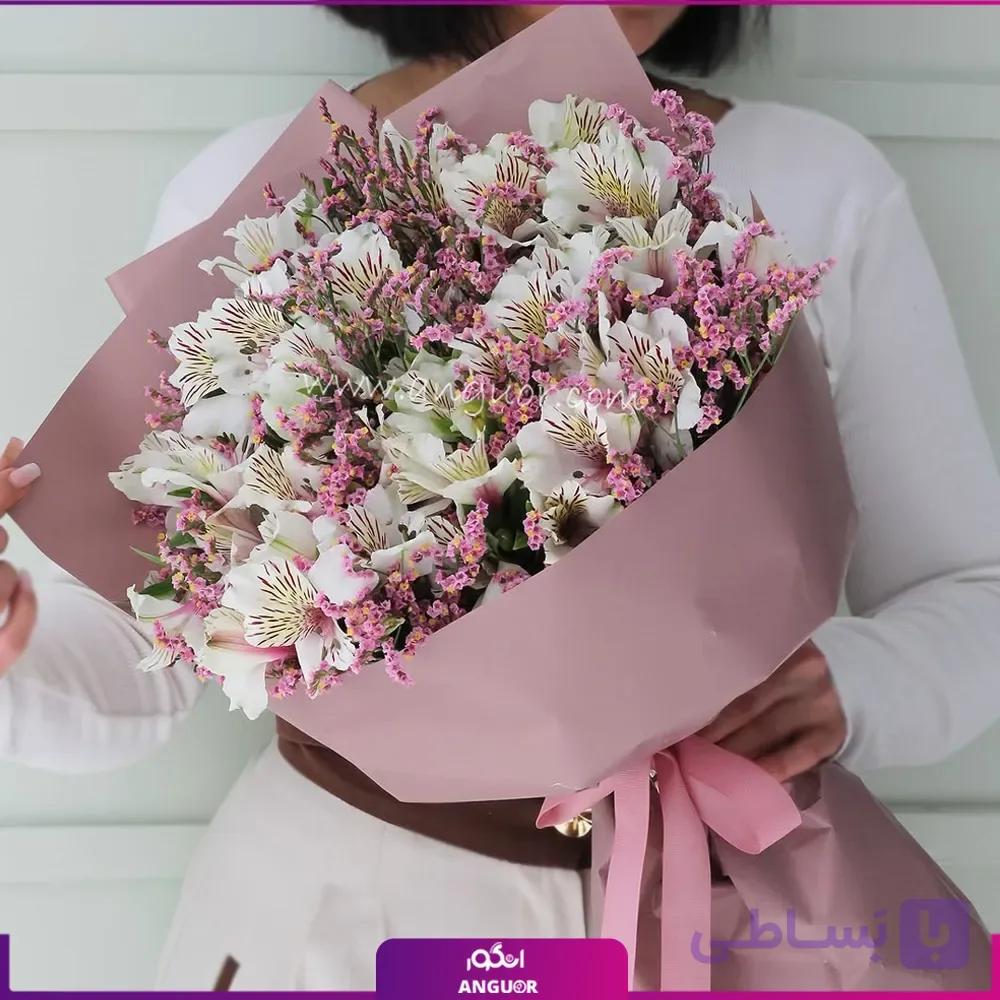 دسته گل آلسترومریا سفید و زنبوری — تصویر 1
