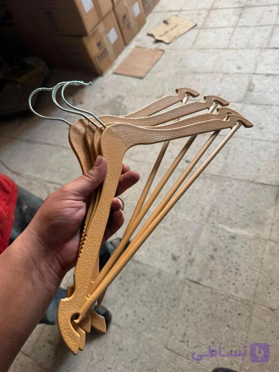 چوب لباسی طرح چوب پلاس  ( بسته 20 عددی )